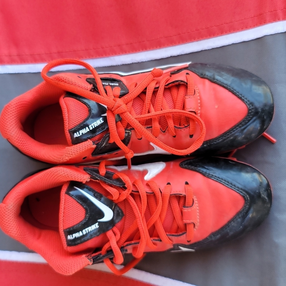 Football Cleats. Boy Sz 4.5 Y.